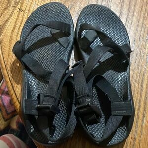 Black chacos